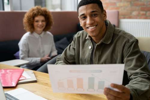 Benchmarking Feedback Boosts Leadership Consistency